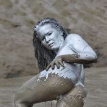 FOXY: Ayako silver paint in deep mud