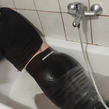 Get Your Snaps: Sarah gets wet in the new Megasstic training set