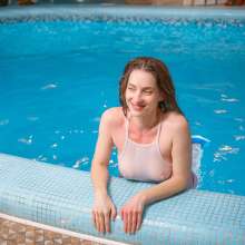 Wet Live Team: Wet Tits in a T-shirt in the Shower and in the Pool