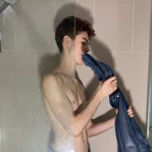WetlookerUpdates: Wet guys on Wetlooker!