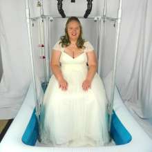 CheekyLuna: CheekyLuna Destroys Her Wedding Dress In Gunge Tank