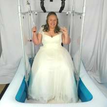 CheekyLuna: CheekyLuna Destroys Her Wedding Dress In Gunge Tank