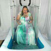 CheekyLuna: CheekyLuna Destroys Her Wedding Dress In Gunge Tank