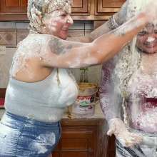 Wam Bagheera Studio: Mother and Daughter in the Messy Beauty Salon