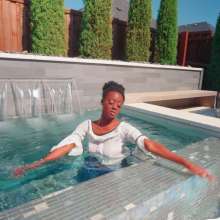 WetlookFashion: Portia Is Getting Wet in Jeans and a White Top