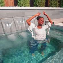 WetlookFashion: Portia Is Getting Wet in Jeans and a White Top