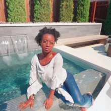 WetlookFashion: Portia Is Getting Wet in Jeans and a White Top