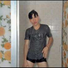 WETColours: Ryan with His Hair Full of Shampoo