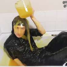 EmoGuyGunge: Slimy Fellow: Bath Play in Yellow