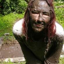 Thefetishgirl: White in Mud
