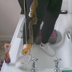 CandyCustard: Candy's messy trainers and leggings in the tub
