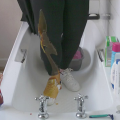 CandyCustard: Candy's messy trainers and leggings in the tub