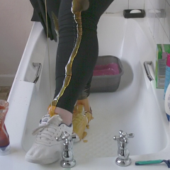 CandyCustard: Candy's messy trainers and leggings in the tub