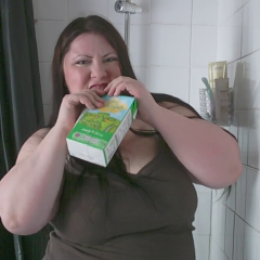CandyCustard: Candy's messy trainers and leggings in the tub