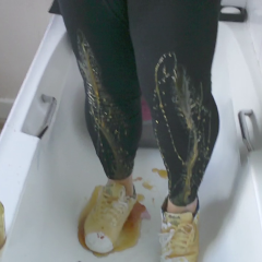 CandyCustard: Candy's messy trainers and leggings in the tub