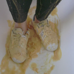 CandyCustard: Candy's messy trainers and leggings in the tub