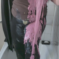 CandyCustard: Candy's messy trainers and leggings in the tub