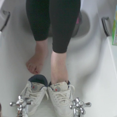 CandyCustard: Candy's messy trainers and leggings in the tub