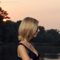 WAM Photography: WAM Photography - Sandra in the lake