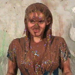 Anglefan.com: Amber gets slimed in her low cut blue dress!