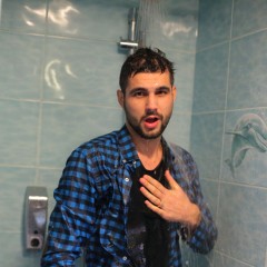 wetlookercom: 2 more guys are soaking for you attention)