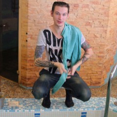 wetlookercom: 2 wet days--40% off for all and 2 wet guys!