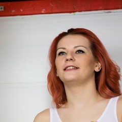 CandyCustard: Kelsey loses gunge virginity in yoga outfit