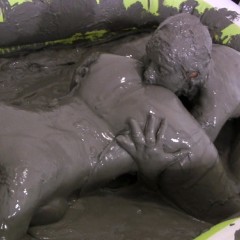 Messygirl: Amy and Mindi Mink meet for the first time...wow!