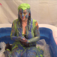CandyCustard: Elizabeth plays a quiz and gets smothered with cake batter