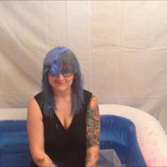 CandyCustard: Elizabeth plays a quiz and gets smothered with cake batter