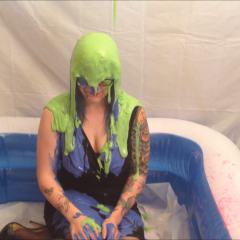 CandyCustard: Elizabeth plays a quiz and gets smothered with cake batter