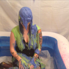 CandyCustard: Elizabeth plays a quiz and gets smothered with cake batter