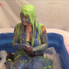 CandyCustard: Elizabeth plays a quiz and gets smothered with cake batter