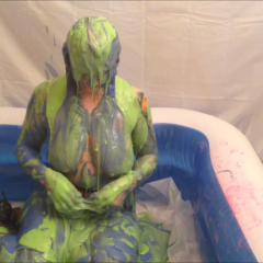 CandyCustard: Elizabeth plays a quiz and gets smothered with cake batter