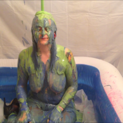 CandyCustard: Elizabeth plays a quiz and gets smothered with cake batter