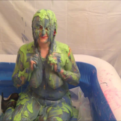 CandyCustard: Elizabeth plays a quiz and gets smothered with cake batter