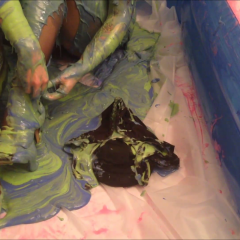 CandyCustard: Elizabeth plays a quiz and gets smothered with cake batter