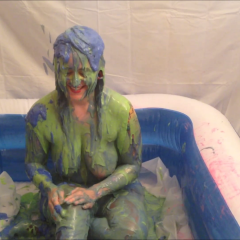 CandyCustard: Elizabeth plays a quiz and gets smothered with cake batter