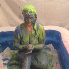 CandyCustard: Elizabeth plays a quiz and gets smothered with cake batter