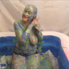 CandyCustard: Elizabeth plays a quiz and gets smothered with cake batter