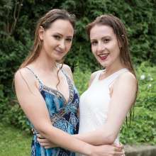 WetLookStu: Kate and Rose play water war