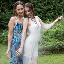 WetLookStu: Kate and Rose play water war