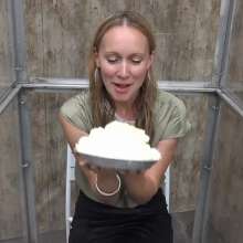 Gurph Morlicks: Leon's Lady Lisa lavishing luscious pies on her lovely self.