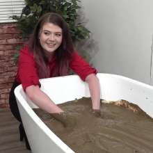 MostWam: Rhian Demonstrates Having A Mud Bath