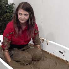 MostWam: Rhian Demonstrates Having A Mud Bath