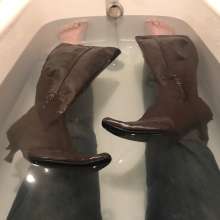 wetmart2240: Floating Boots in the Bath