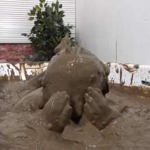 MostWam: Rhian Demonstrates Having A Mud Bath
