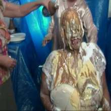 123gunge: For those who like ladies with large assets!