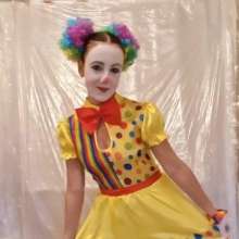 Cinqgirlracer: Cinq in Circus Clown Fun!