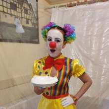 Cinqgirlracer: Cinq in Circus Clown Fun!